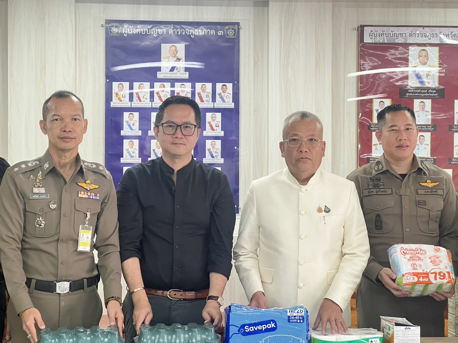 ตำรวจภูธรสุรินทร์เดินหน้าโครงการ “ปันส่วนที่เหลือ เจือส่วนที่ขาด” เยี่ยมผู้ป่วยติดเตียง มอบสิ่งของช่วยเหลือถึงบ้าน